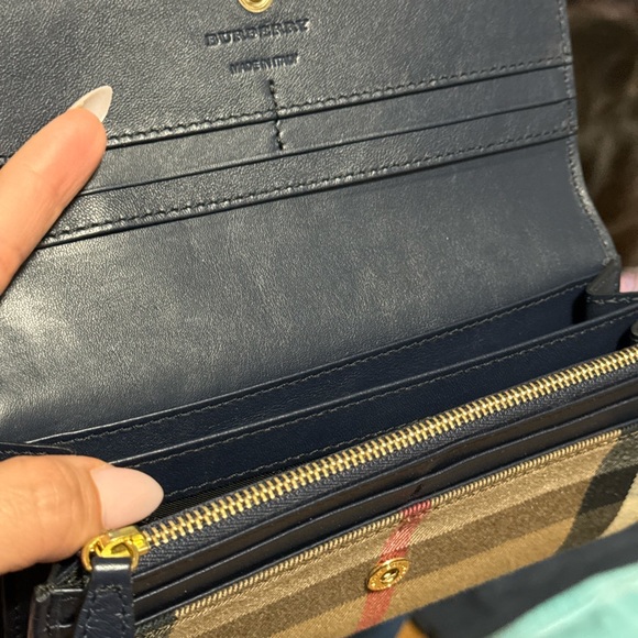 💎Burberry handbag 💎 with matching Wallet - Picture 3 of 3